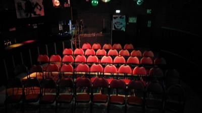 ELF mode cabaret 49 places assises